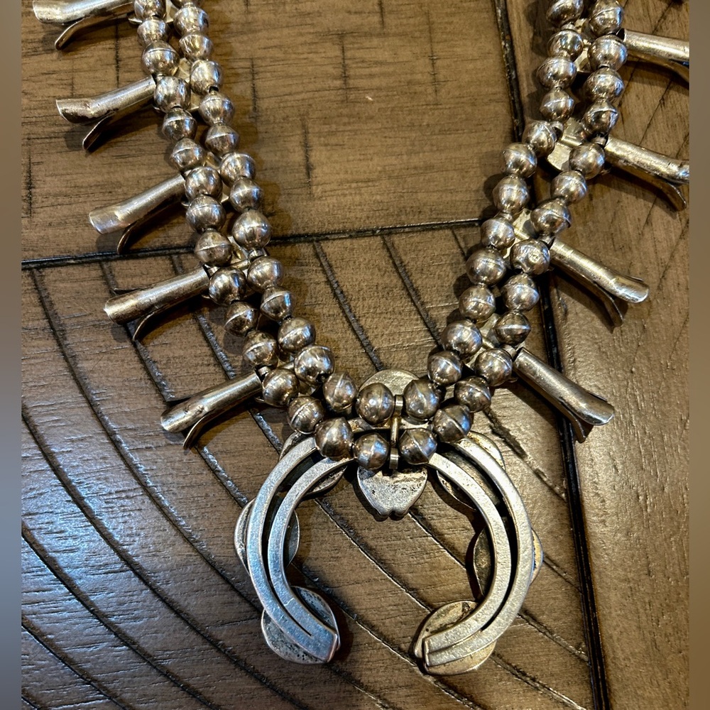 🌼Incredible Squash Blossom! Vintage Sterling Silver Navajo W/Natural Red Coral - Picture 4 of 8